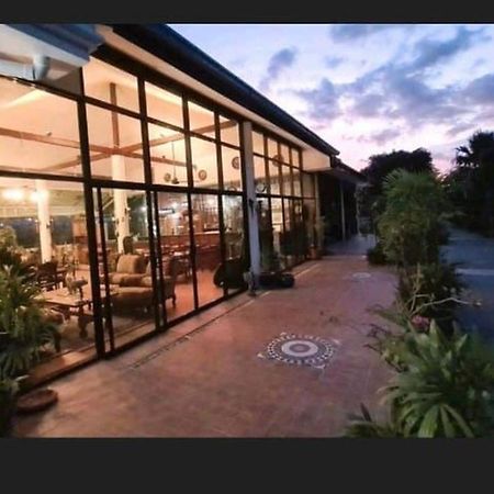 Beautiful Bungalow With A Communal Outdoor Pool And 2 Km From The Sandy Beach Cha-Am Exterior photo