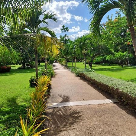Beautiful Bungalow With A Communal Outdoor Pool And 2 Km From The Sandy Beach Cha-Am Exterior photo