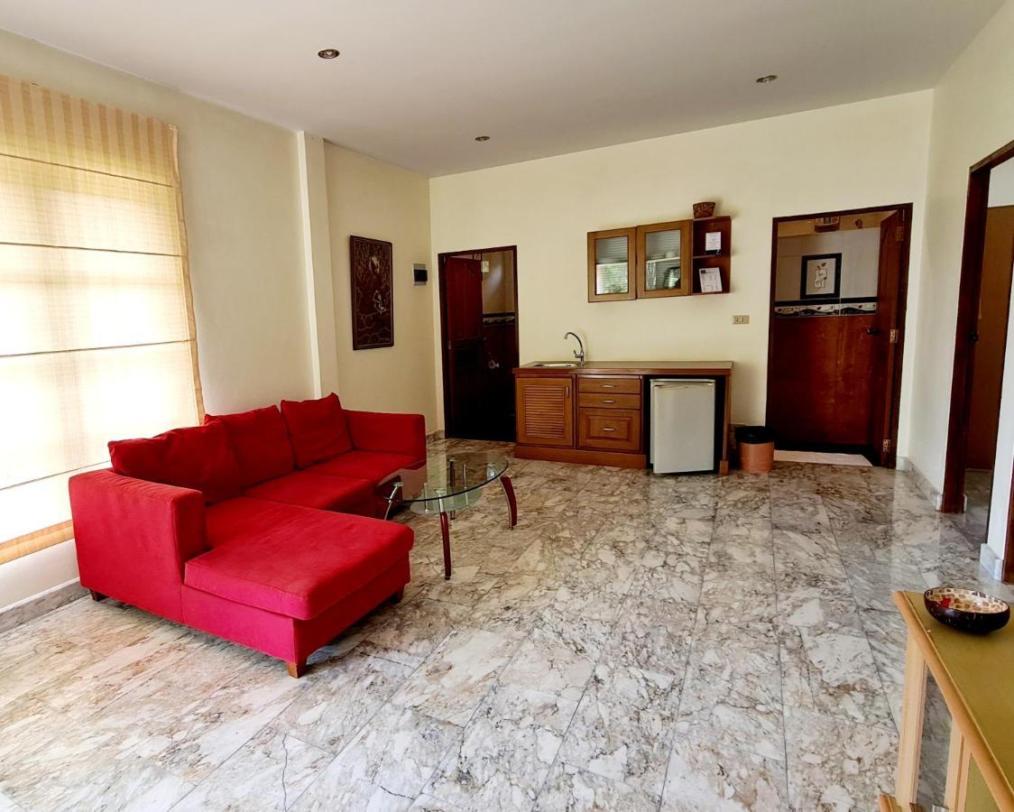 Beautiful Bungalow With A Communal Outdoor Pool And 2 Km From The Sandy Beach Cha-Am Exterior photo