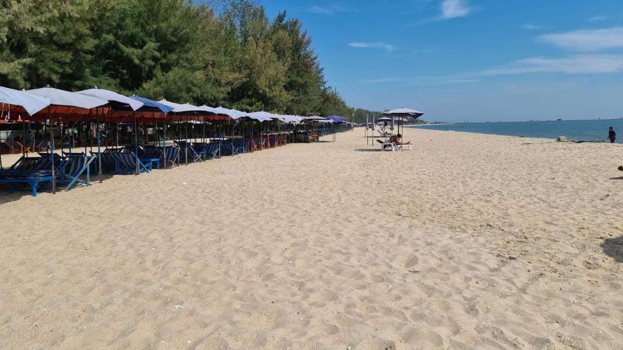 Beautiful Bungalow With A Communal Outdoor Pool And 2 Km From The Sandy Beach Cha-Am Exterior photo