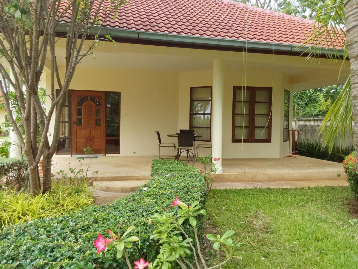 Beautiful Bungalow With A Communal Outdoor Pool And 2 Km From The Sandy Beach Cha-Am Exterior photo