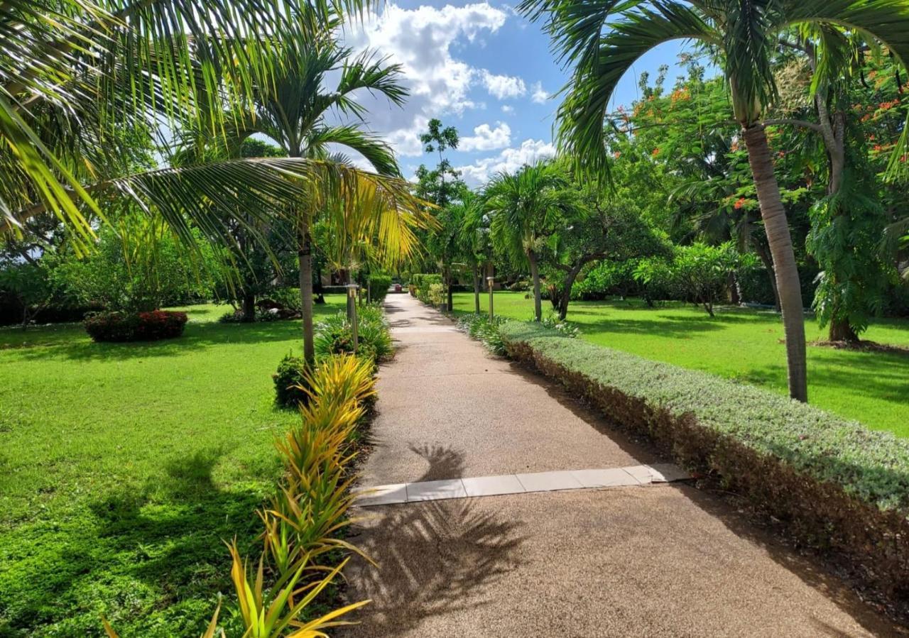 Beautiful Bungalow With A Communal Outdoor Pool And 2 Km From The Sandy Beach Cha-Am Exterior photo